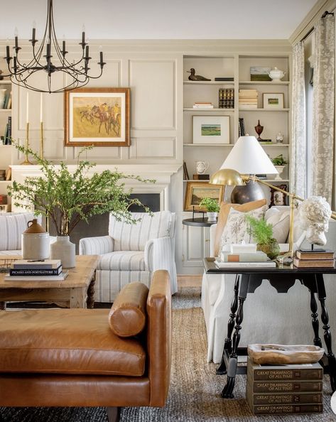 Cottage Inspiration, Timeless Interiors, Decor Ikea, Interior Decorating Styles, Unique Interior Design, Southern Homes, Country Living Room, Southern Home, Design Living Room