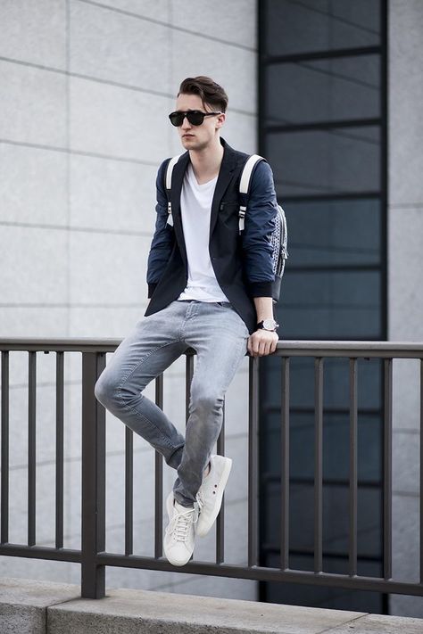 University Boys Fashion Ideas -  University is that lovely in between step from the innocence of sch... One Dapper Street, Mens Summer Fashion Beach, University Outfit, University Style, Ray Ban Wayfarer, Uni Outfits, Ray Ban Aviator, Mens Fashion Jeans