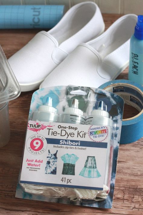 Shibori tie dye supplies Tie Dye Canvas Shoes, Tie Dye Sneakers Diy, Tye Dye Shoes Diy, How To Tie Dye Shoes, Diy Tie Dye Shoes, Tye Dye Shoes, Cricut Stencil Vinyl, Tie Dye Supplies, Diy Shibori