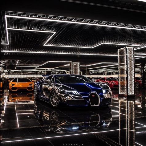 Classic Ceiling Design, Car Showroom Interior, Car Showroom Design, Garage Design Interior, Luxury Car Garage, Ceiling Design Ideas, Wallpaper Luxury, Dream Car Garage, Luxury Garage