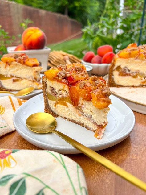 Peach Cobbler Italian Ricotta Cheesecake Peach Cobbler Italian Ricotta Cheesecake, Peach And Ricotta Cake, Italian Dinner Party Desserts, Fruit Summer Desserts, Summer Peach Desserts, Summer Peach Recipes, Italian Inspired Desserts, Peach Baked Goods, Italian Desserts For A Crowd