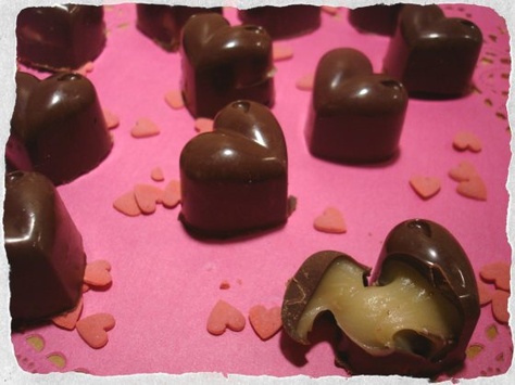 sounds sinful.....Homemade filled chocolates with Bailey's cream Fruit Filled Chocolates, Alcohol Truffles, Chocolate Molds Recipe, Valentine Chocolates, Filled Chocolates, Homemade Chocolates, Boozy Chocolate, Filled Candy, Chocolate Candy Recipes