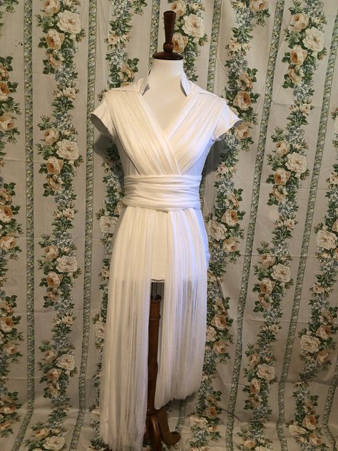 White Jedi Robes, Jedi Costume Female, Jedi Dress, Star Wars Dance, Star Wars Wedding Dress, Raven Fashion, Fabric Movement, Padme Costume, Star Wars Inspired Outfits