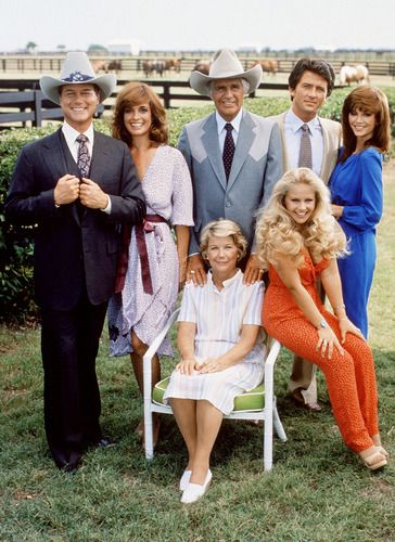 It's back! 2.9million viewers tune in to Channel 5's Dallas reboot after 21… Dallas Tv Show, Victoria Principal, Linda Gray, Family Tv, Old Shows, Great Tv Shows, Old Tv Shows, Vintage Tv, Chuck Norris