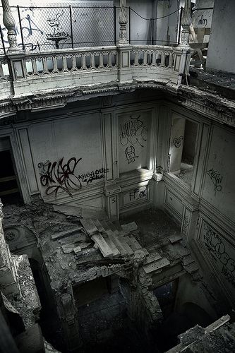 . Abandoned Plantations, Reckless Abandon, Interrior Design, Abandonment Issues, Creepy Places, Beautiful Decay, Victorian Interiors, Old Mansions, Abandoned Castles