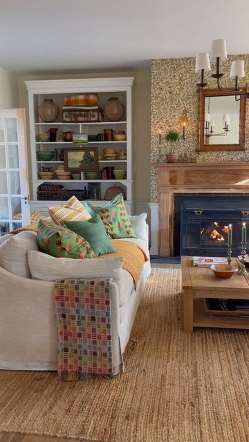 Colorful English Cottage, Colorful Cottage Living Room, Homeschool Office, Hygee Home, English Cottage Living Room, Whimsical Farmhouse, Cottage Style Living Room, Wallpaper Fireplace, Cottage Living Room