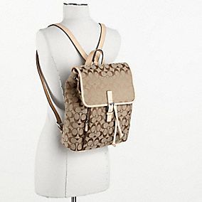 Signature Backpack Coach Me, Handbags And Purses, Classic Backpack, Fashion Backpack, Designer Handbags, Bucket Bag, Bags Handbags, Wallets, Fashion Beauty