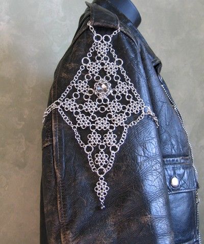 Chainmail Clothing, Look Grunge, Chainmail Jewelry, Diy Vetement, Chain Maille Jewelry, Lace Jacket, Chain Mail, Mode Inspo, Mode Vintage