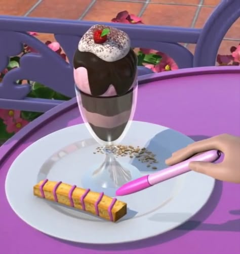 Scarie Movie, Winter Coquette, Animated Food, Barbie Life In The Dreamhouse, Life In The Dreamhouse, Barbie Funny, Barbies Pics, Barbie Food, Barbie Aesthetic