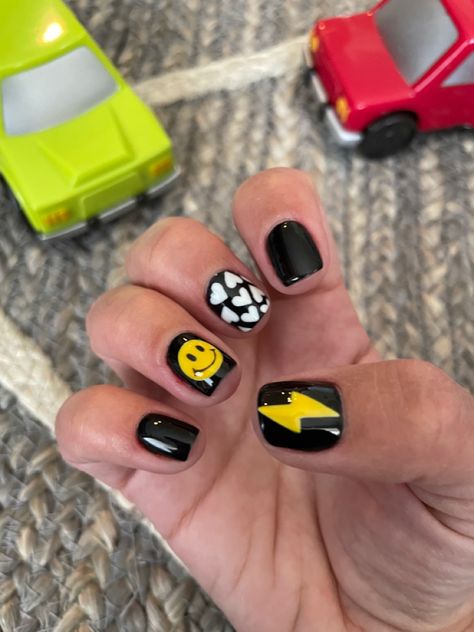 Black Smiley Nails, Smiley Face Nails Men, Black And Yellow Smiley Face Nails, Black And Yellow Nails Short, Smiley Face And Checkered Nails, Yellow And Black Nail Art, Smiley Face Manicure, Smiley Face On Nails, Checkered Smiley Face Nails