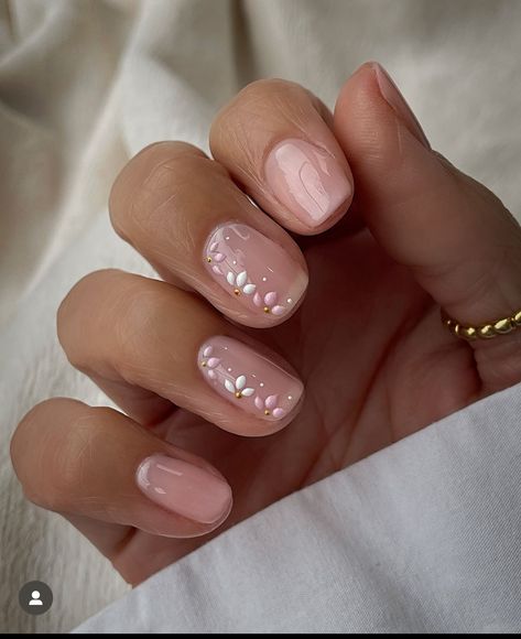 Short Nails Squoval Simple, Blush Bridesmaid Nails, Bridesmaid Pink Nails, Biab Designs Ideas Short, Short Autumn Nails 2024, Biab Nail Ideas, Pink Biab Nails, Biab Nails Inspiration, Biab Nail Art