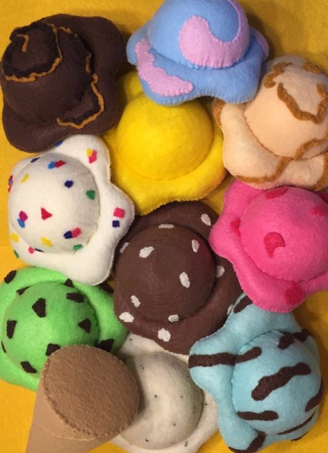 Realistic Play Food, Felt Ice Cream, Felt Food Diy, Felt Food Patterns, Felt Cupcakes, Felt Play Food, Cute Sewing Projects, Homemade Toys, Food Patterns