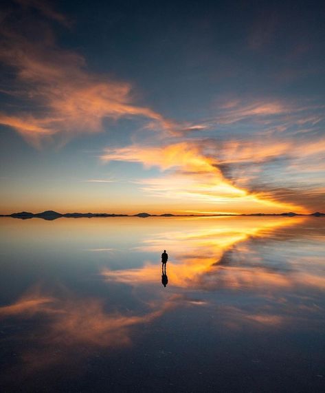 SALAR DE UYUNI • BOLIVIA on Instagram: “Hoy llegamos a Sucre con @lu_ Posted @withregram • @theboliviantraveler Hoy llegamos a Sucre con @lu_delatower para tomar un bus para ir…” Puerto Maldonado, Uyuni Bolivia, South America Destinations, Mountain Bike Tour, Car Tour, Sacred Valley, Wine Tour, Adventure Tours, Bike Tour