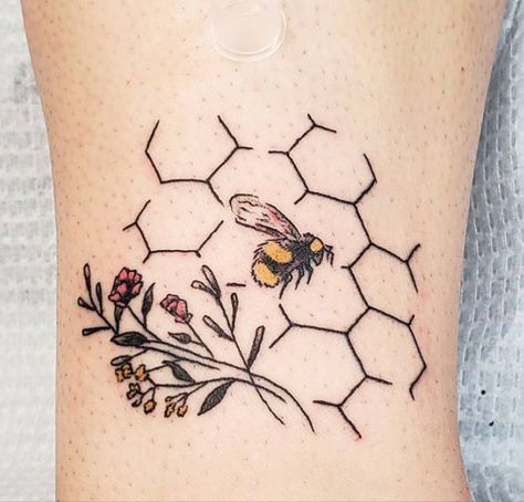 Geometric Honey Bee Tattoo, Fine Line Honeycomb Tattoo, Wrist Bee Tattoo, Simple Honeycomb Tattoo, Bee Hexagon Tattoo, Bee Tattoo On Knee, Honey Comb Tattoo Designs, Bee Shoulder Tattoo, Thc Tattoo