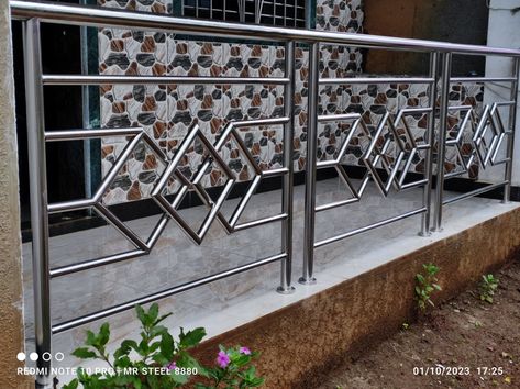 Stainless Steel Balcony Railings, House Railings Outdoor, Steel Balcony Railing Design, Steel Railing Design For Balcony, Steel Railing Design Balconies, Balcony Railing Design Modern, Stairs Tiles Design, Stainless Steel Stair Railing, Steel Stairs Design