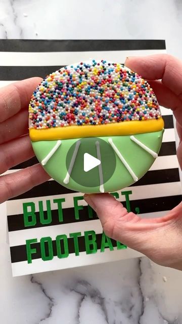 Summer Deepe-Cookie Biz Expert on Instagram: "It’s almost game time! 🏈  Love this cuter stadium with a basic round cutter! Could work for any game! Inspired design by @sweetsugarbelle!  #footballcookies   #cookiedecoratingvideo #cookiesforoccasion #decoratedcookie #royalicingcookiedecorating  #summerssweetshoppe #edibleart  #cookiedecorator #royalicing #cookier #decoratedsugarcookies #instacookies #diytop #flashesofdelight #onlinecookieclass #cookieclasses #cookiesofinstagram #creators #timelapse #buzzfeedfood #tutorial #cookietutorial #videooftheday #cookievideo #cookiedecoratingvideo #satisfyingvideo #oddlysatisfying" Popcorn Cookies, Football Cookies, Cookie Videos, Cookie Tutorials, Diy Tops, Buzzfeed Food, Oddly Satisfying, Edible Art, Satisfying Video