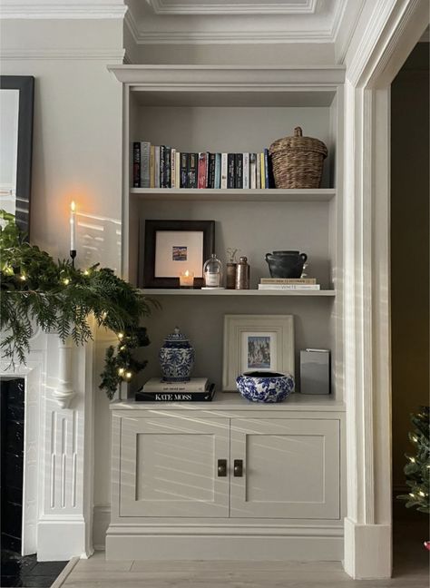 Alcove Shelves Decor, London Edwardian House Interior, Dining Room Fitted Cupboard, Living Room Alcoves Ideas, Lounge Alcove Cupboards, Living Room Edwardian House, Small Living Room Alcove Ideas, Small Alcove Ideas Living Room, Alcove Dining Room