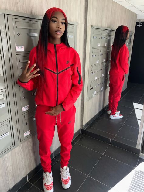 Nike Tech Outfits Women, Nike Tech Fit, Red Nike Tech, Nike Tech Fleece Tracksuit, Teen Swag, Fine Shyt, Teen Swag Outfits, Nike Tech Fleece, Nike Tech