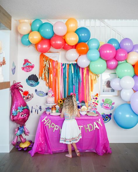 We are sharing our Trolls Princess Poppy birthday party with all the fun and colorful details! This is such a fun birthday party theme and little girl will love. From balloon garlands to DIY cake toppers, we are sharing all the deets! #trollsparty #princesspoppyparty #poppyparty #Trollstheme #birthdayparty #birthdaypartydecor #childrenspartyideas Girls Trolls Birthday Party, Trolls Poppy Birthday Party Ideas, Princess Poppy Birthday, Poppy Birthday Party, Diy Trolls Birthday Party, Trolls Birthday Party Ideas, Diy Cake Toppers, Trolls Birthday Cake, Poppy Birthday