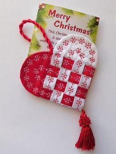 Swedish Christmas Decorations, Heart Tutorial, Christmas Sewing Projects, Folded Fabric Ornaments, Swedish Christmas, Quilted Christmas Ornaments, Christmas Ornament Pattern, Fabric Ornaments, Christmas Ornaments Homemade