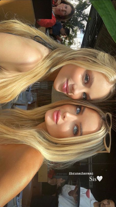 Blonde Twins, Coquette Hair, Two Blondes, Best Friend Photoshoot, Kylie Jenner Outfits, Girl Couple, Best Friends Aesthetic, Cute Makeup Looks, Best Friends For Life