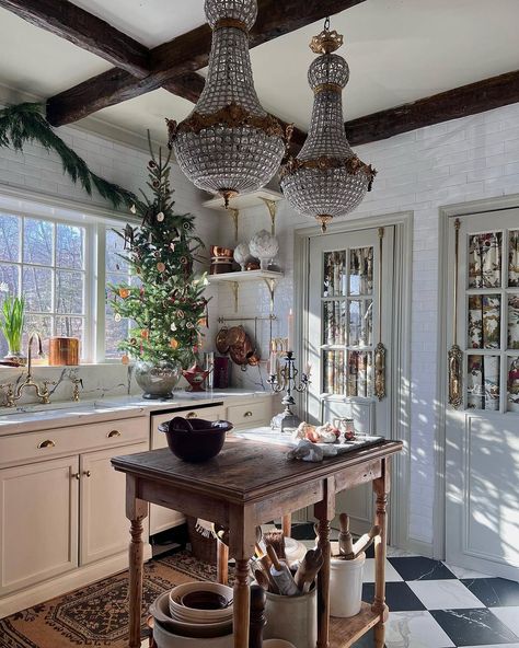 Diy French Doors, Eclectic French Country, French Country Kitchen Designs, French Kitchen Decor, Country Kitchen Designs, Christmas Kitchen Decor, French Country Kitchen, French Kitchen, Cottage Kitchen