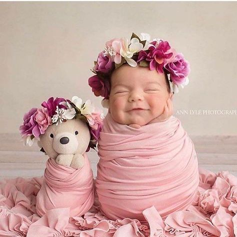 11.8k Likes, 118 Comments - Daily dose of fashion (@fashion.wicked) on Instagram: “Sweet dreams” Foto Kids, Foto Newborn, Newborn Photography Poses, Baby Sleep Problems, Baby Poses, Newborn Baby Photos, Foto Baby, Baby Arrival, Newborn Shoot