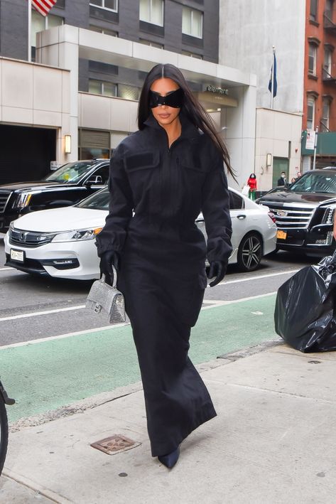 Kim Kardashian 2022 Outfits, Kim Kardashian Black Outfit, Kim Balenciaga, Kim Kardashian Balenciaga, Balenciaga Outfit Women, Kim Kardashian Street Style, All Black Balenciaga, Kim Kardashian Sunglasses, Kylie Jenner Street Style