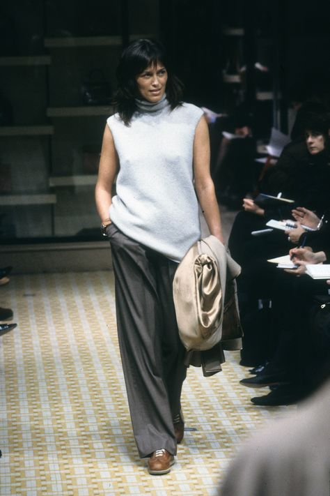 Hermes Margiela, Rachel Green Outfits, Simple Outfit, Casual Sport, Retro Vintage Style, Martin Margiela, Vogue Runway, Fashion Show Collection, Fashion Labels