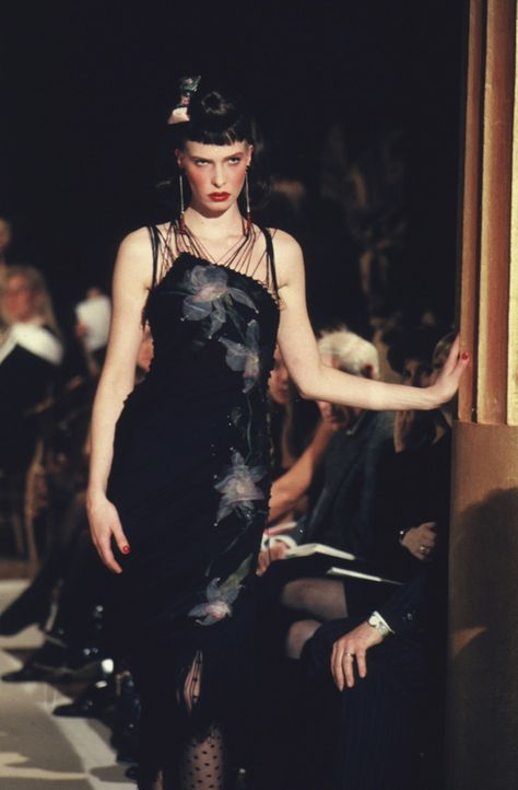 Christian Dior - Fall 1997 RTW Runway Fashion Couture, 1990s Fashion, Dior Couture, John Galliano, Mid Length Dresses, Sophisticated Style, Couture Fashion, Vintage Looks, Runway Fashion