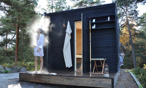 Sauna House with an outdoor shower on the backside deck. An outdoor bathroom can be a great addition to your backyard,  whether you use after swimming in the pool, after using your sauna or just to enjoy nature. Photo: Sven Hansson Sauna Shower, Amazing Sheds, Floor Outdoor, Sauna House, Add A Room, Sauna Design, Outdoor Bath, Outdoor Sauna, Storage Sheds