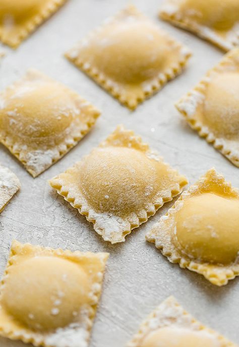 How to make ravioli at home! This is an easy homemade ravioli pasta recipe that can be used with countless fillings. #saltandbaker #ravioli #homemadepasta Pasta Recipes Ravioli, Ravioli Pasta Recipe, Recipes Ravioli, Ravioli Recipe Homemade, Make Ravioli, How To Make Ravioli, Ravioli Dough, Ravioli Filling, Ravioli Pasta