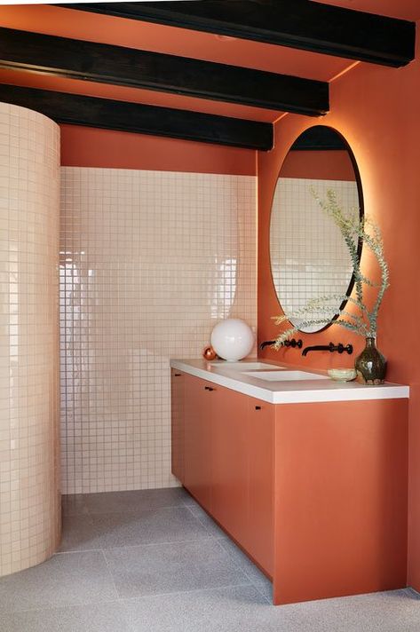 Burnt Orange Bathroom, Bush Photography, Mcm Bathroom, Unique Bathroom Tiles, Mid Century Bungalow, Colorful Bathrooms, Orange Bathroom Decor, Orange Bathroom, Orange Bathrooms