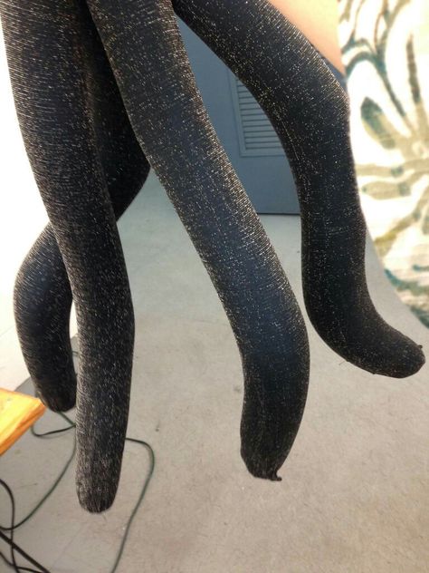 What do you get when you cross pool noodles, wire hangers, & gold/black tights?... Tentacles for An Ursala costume! Pool Noodle Tentacles, Pool Noodle Octopus Tentacles, Diy Ursula Tentacles, Ursula Costume Diy Tentacles, Diy Tentacles, Diy Ursula Costume, Ursula Costume Diy, Karneval Diy, Octopus Costume