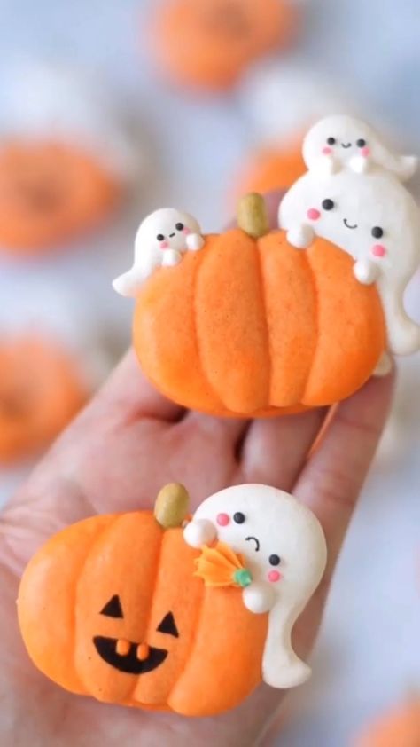 brookiescookiesco on Instagram: Oh my goodness!!!! Obsessed with these fun macs!!!! 🎃 🎥: @sugardevotion #macarons #cookies #reels #decorativecookies #decorated Macaron Template, Christmas Macarons, How To Make Macarons, Ghost Party, Macaron Cookies, Macaroon Recipes, Black Food, Bakery Design, Desserts To Make