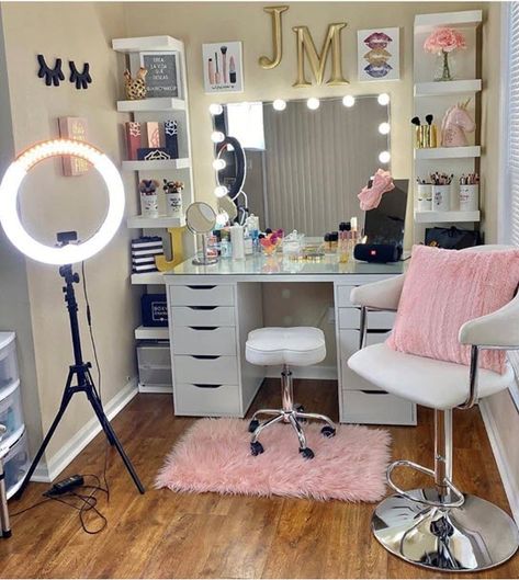 Girl Apartment Decor, Beauty Room Vanity, Dressing Room Decor, Luxury Room Bedroom, Makeup Room Decor, Beauty Room Decor, Bedroom Decor For Teen Girls, Dekorasi Kamar Tidur, Pinterest Room Decor