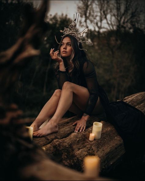 Medusa Inspired Photoshoot, Witch Birthday Photoshoot, Outdoor Witchy Photoshoot, Witch Photoshoot Makeup, Moody Portraits Women Outdoor, Halloween Birthday Shoot, Witch Inspired Photoshoot, Hecate Photoshoot, Nature Dark Photography