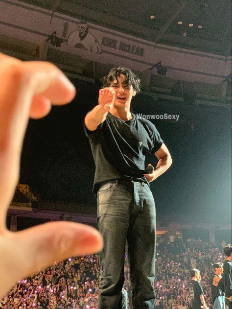 Kim Mingyu Concert Photos, Kpop Concert Aesthetic Seventeen, Svt Concert Pics, Seventeen Right Here World Tour, Mingyu Seventeen Concert, Seventeen Concert Pics, Seventeen Concert Photos, Seventeen Concert Aesthetic, Mingyu Lollapalooza