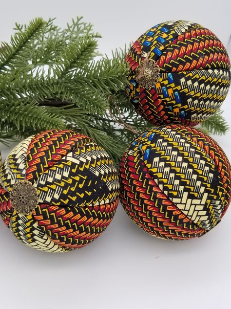 African Themed Christmas Tree, African Theme Christmas Tree, Kwanzaa Christmas Tree, African Christmas Tree, Kwanzaa Ornaments, African Christmas Decorations, Diy Kwanzaa Decorations, African Ornaments, Advent Decor