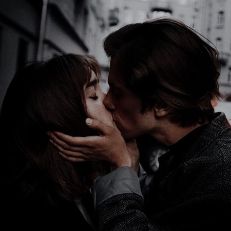 Brown Haired Boy, Lily Atlas, Brown Haired Girl, Darkacademia Aesthetic, Rabastan Lestrange, Boy Couple, Black Hair Boy, Rain Wallpapers, Light Film