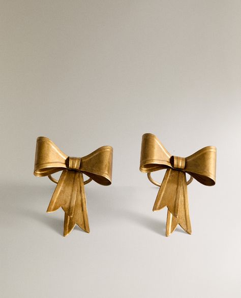 SET OF METAL CHRISTMAS NAPKIN RINGS WITH BOW (SET OF 2) - SEE ALL - HOLIDAYS | Zara Home United States of America | Zara Home United States of America Bow Napkin Ring, Napkin Bow, Bow Napkin, Christmas Napkin Rings, Christmas Napkin, Metal Napkin Rings, Metal Christmas, Christmas Napkins, Bow Ring