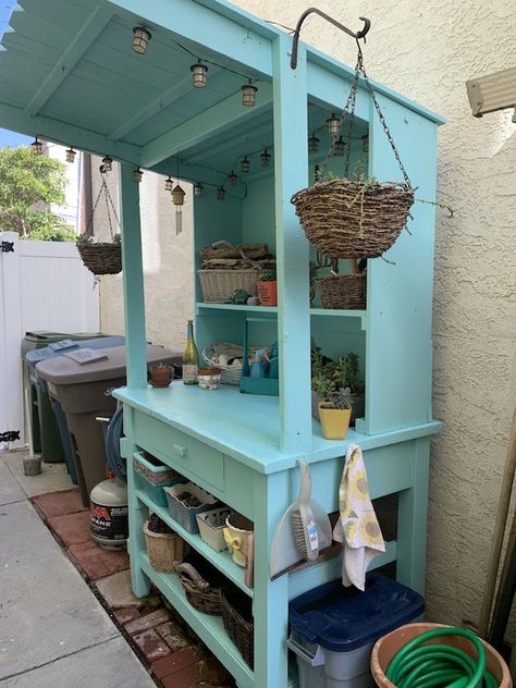 She Shed Living, Shed Living, Potting Bench Ideas, Pallet Potting Bench, Potting Bench Plans, Outdoor Potting Bench, Garden Sink, Potting Tables, Potting Table