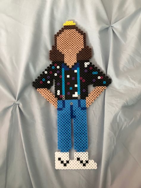 Large faceless eleven from stranger things season three. Im so proud of this, its an original design by me and took about four hours. Stranger Things Fuse Beads, Peeler Beads Stranger Things, Perler Bead Stranger Things, Stranger Things Crafts Diy Easy, Manualidades Stranger Things, Stranger Things Crafts Diy, Hama Beads Stranger Things, Stranger Things Perler Bead Patterns, Stranger Things Perler Beads