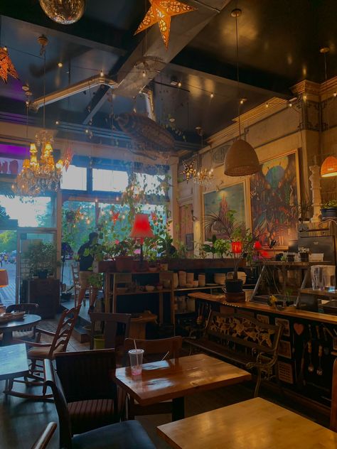 Cottage Cafe Interior, Early 2000s Coffee Shop, 90s Cafe Aesthetic, 2000s Coffee Shop, Indie Coffee Shop, Aesthetic Cafe Exterior, 90s Coffee Shop, Cozy Coffee Shop Aesthetic, Cozy Cafe Aesthetic