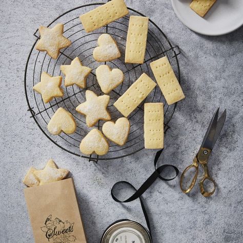 Shortbread Fingers Recipe | myfoodbook Traditional Christmas Desserts, Xmas Pudding, Lunchbox Treats, Dried Fruit Mix, Christmas Biscuits, Plum Pudding, Shortbread Recipes, Biscuit Cookies, Christmas Pudding