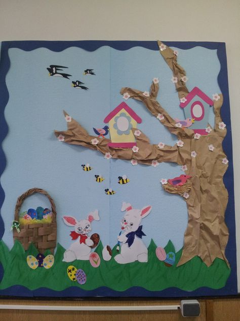 Easter Board Ideas Classroom, Easter Display Board, Easter Bulletin Board Ideas, Easter Classroom Decorations, Easter Bulletin Board, Seasonal Bulletin Boards, Easter Bulletin Boards, School Wall Decoration, Door Decorations Classroom Christmas