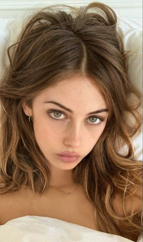 Long Brunette Hair Green Eyes, Honey Brown Hair Green Eyes, Light Brown Hair With Hazel Eyes, Hair Colours For Hazel Eyes, Dark Blonde Hair Green Eyes, Cartoon Profile Pics Blonde Hair, Dark Blonde Aesthetic, Cartoon Profile Pics Blonde, Hair Color Ideas For Green Eyes