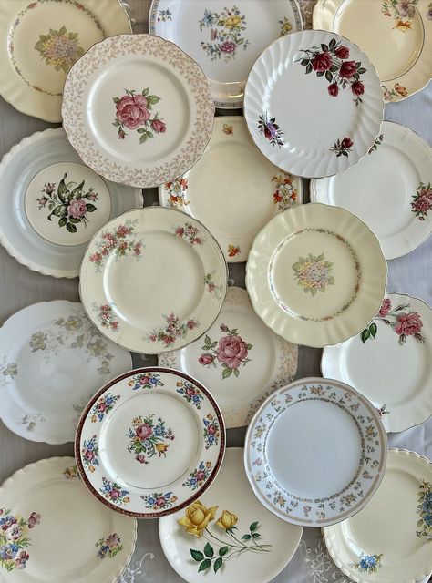 Beautiful floral detail vintage plates. Perfect for weddings, bridal showers, birthday parties, baby showers, and tea parties. Timeless Vintage Aesthetic, Vintage Plates Aesthetic, Vintage Floral Plates, Wedding China Place Settings, Mismatched Wedding Table Settings, Vintage China Wedding, Flat Aesthetic, Wedding Dishes, Baking Aesthetic