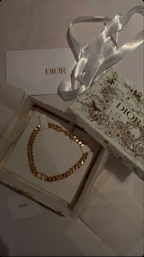 Luxury Jewelry Branding, Dior Her, Dior Luxury, Eid Looks, خواتم خطوبة, Lux Fashion, Inspiration Wallpaper, Snap Streak Ideas Easy, Fancy Jewelry Necklace