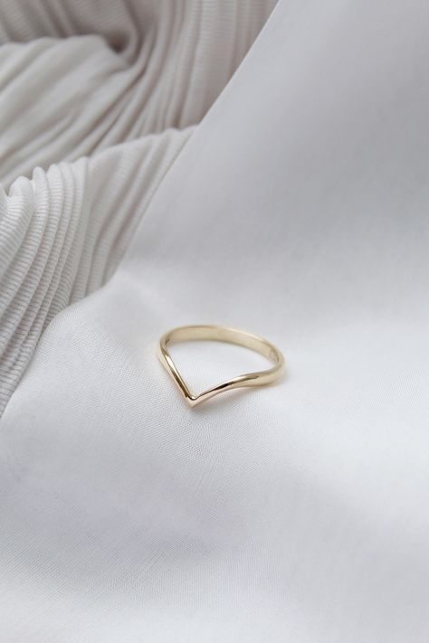 18ct Yellow Gold Wishbone Wedding Band. Wishbone Wedding Band, Wish Bone, Bone Ring, Wishbone Ring, Fantasy Wedding, White Gold Wedding Bands, Wedding Band Sets, Womens Wedding Bands, Gold Wedding Rings